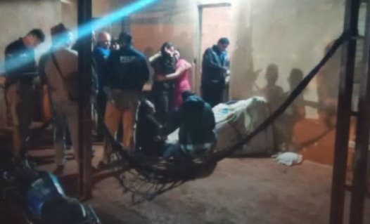 Homem é morto a tiros na frente de casa na fronteira