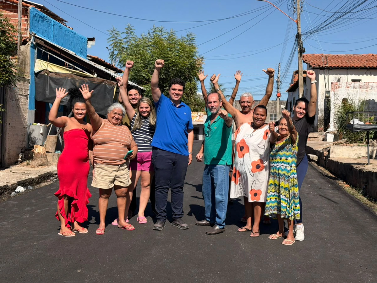 Leondidas Júnior comemora início do asfaltamento da Vila Costa Rica em Teresina