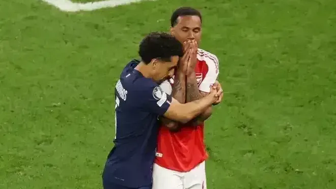 Marquinhos recebe prêmio por abraço em Magalhães na final da Champions