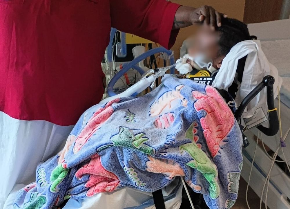 Menino de 6 anos acorda após quase três meses em coma depois de ser atropelado nos EUA