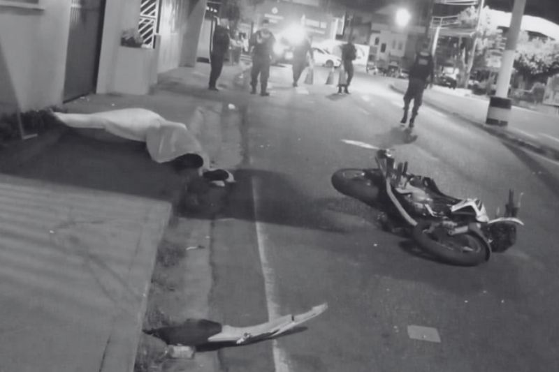 Motociclista morre ao colidir com muro de condomínio em Manaus