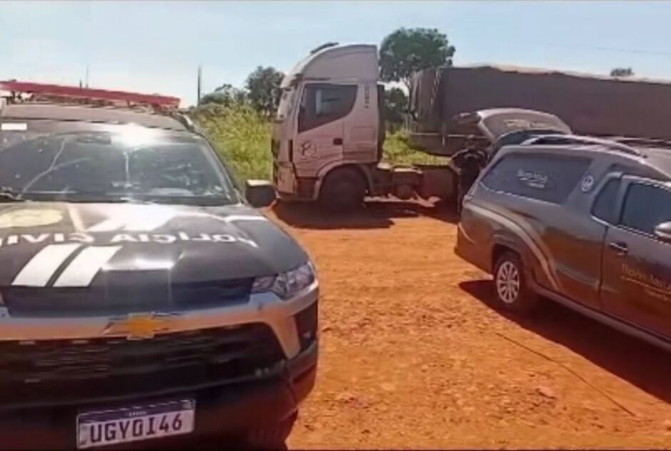 Motorista é encontrado morto dentro de carreta às margens da BR-463, em Dourados