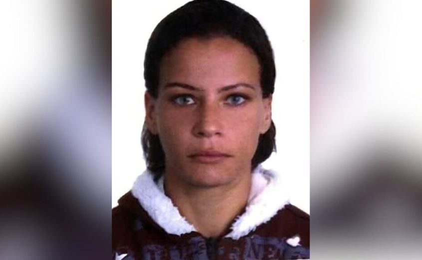 Mulher é encontrada morta a facadas dentro de casa com mãos e pernas amarradas por lençóis e arame,Publicado primeiro em Banda B » Mulher é encontrada morta a facadas dentro de casa com mãos e pernas amarradas por lençóis e arame, em Paranaguá - https://www.bandab.com.br/seguranca/mulher-e-encontrada-morta-a-facadas-em-paranagua/