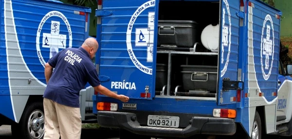 Mulher e filho de 3 anos são encontrados mortos dentro de casa