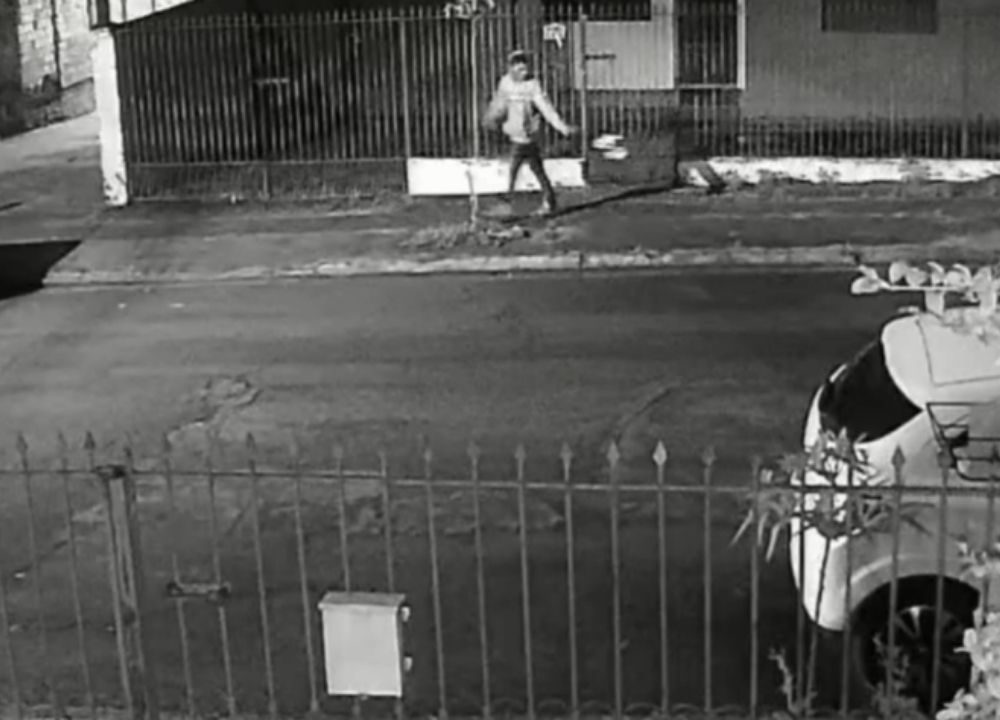 Mulher é morta a facadas e suspeito confessa crime motivado por ciúmes em Londrina