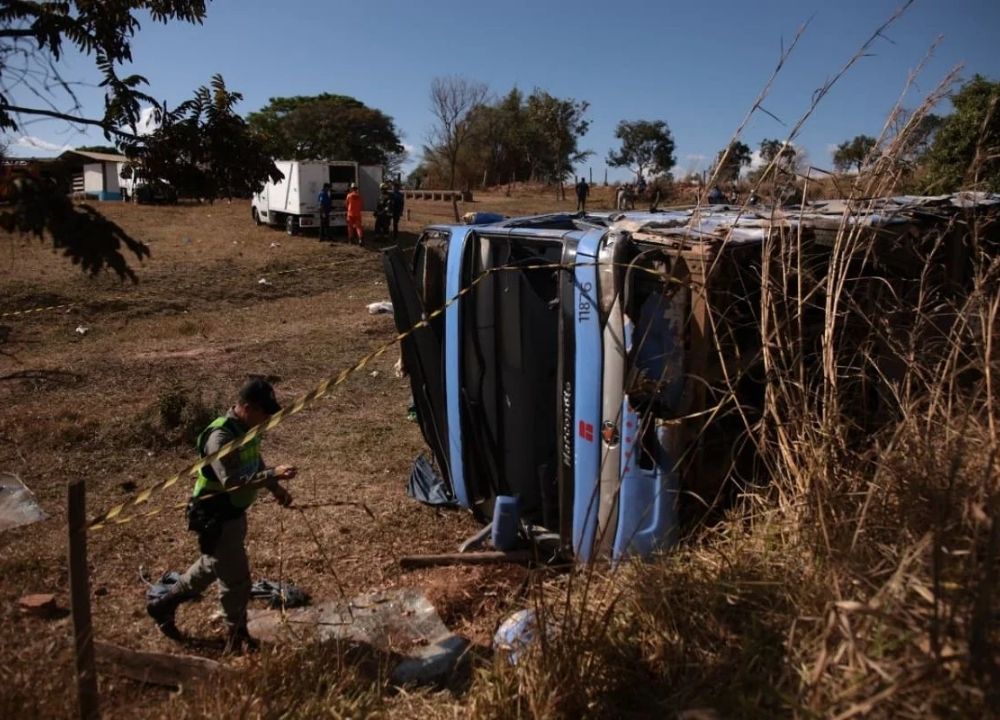 Pais de bebê morto em acidente foram resgatados em estado grave.