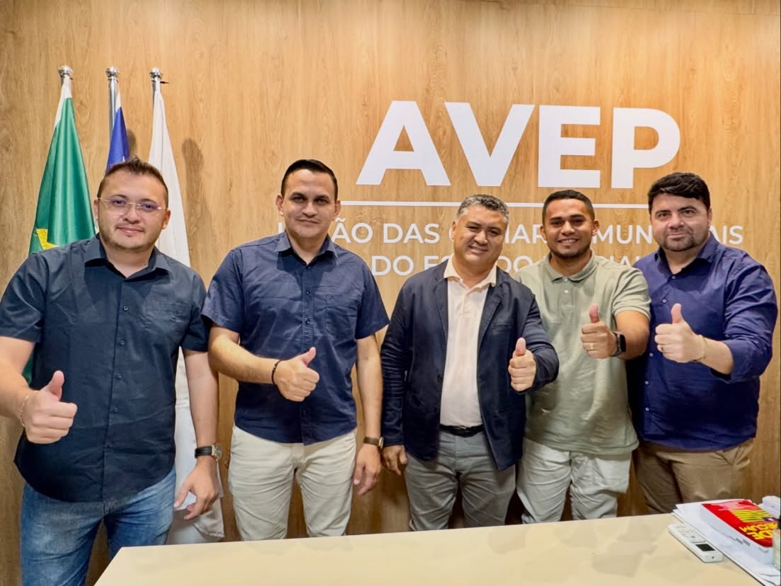 Parte da diretoria da AVEP