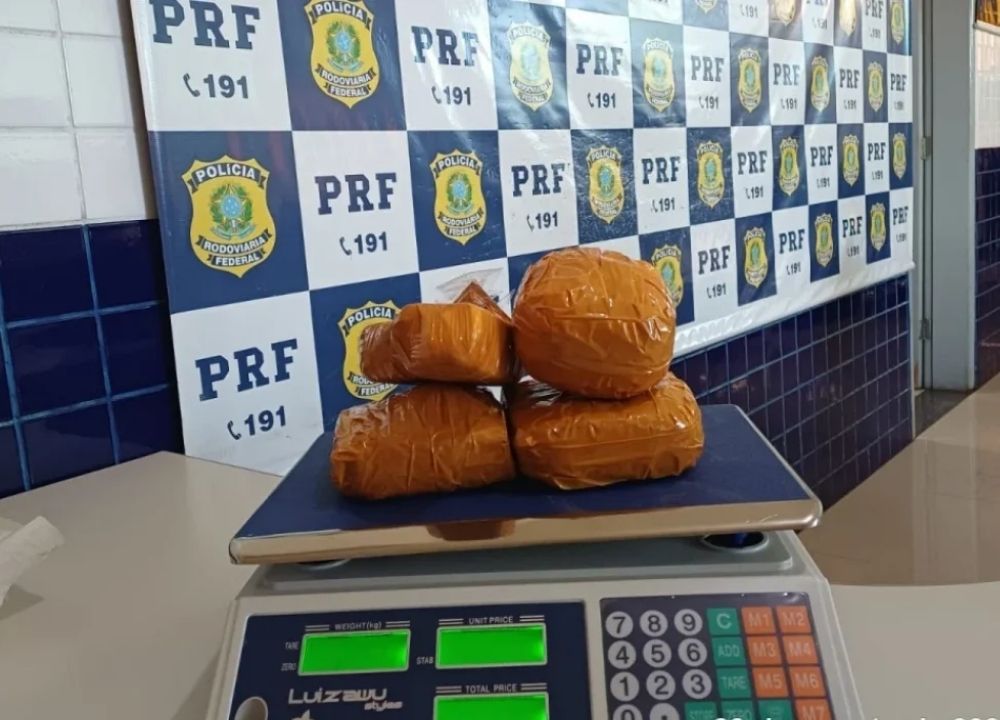 Passageiro é preso com mais de 2 kg de cocaína em ônibus em Floriano