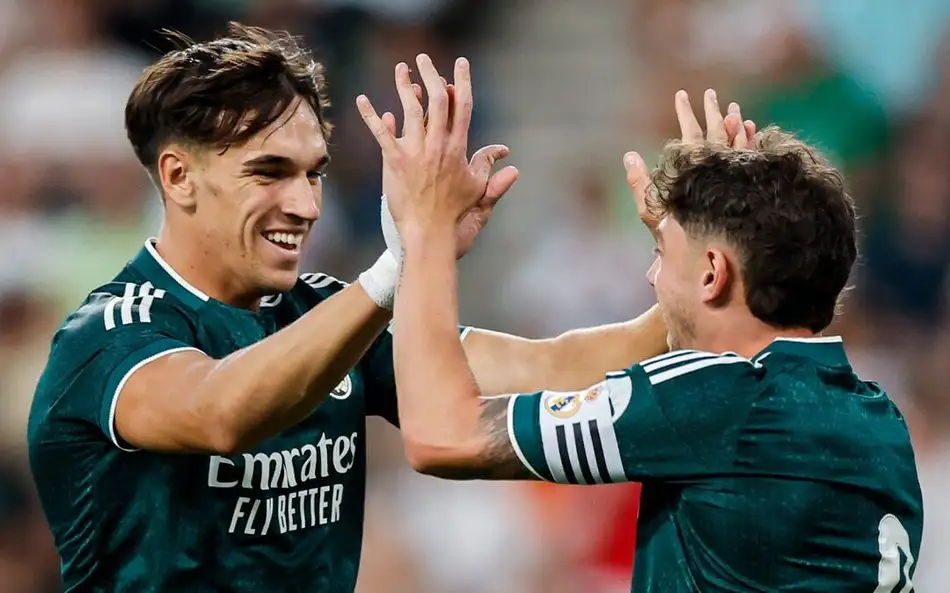 Pedido por Mourinho, Carlos Espí brilha no Real Madrid