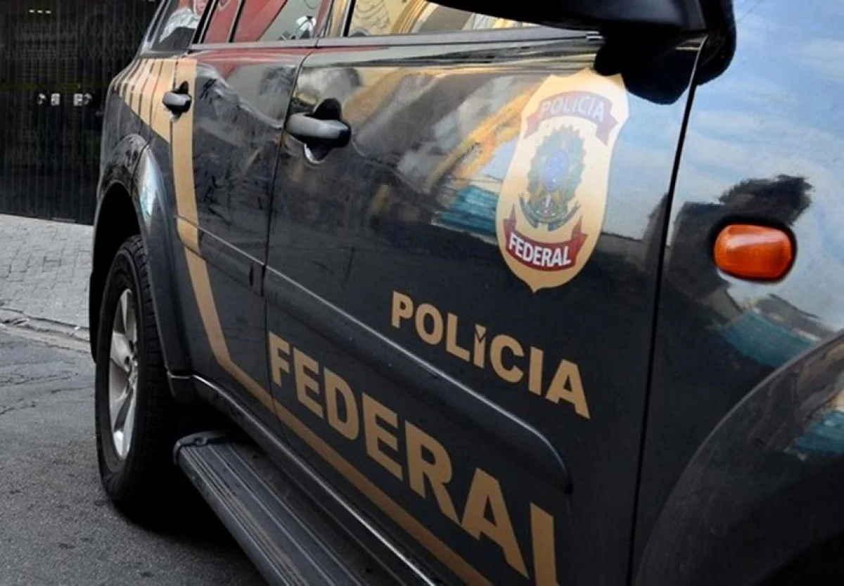 PF acha R$ 100 mil escondidos dentro de carro em operação contra corrupção eleitoral