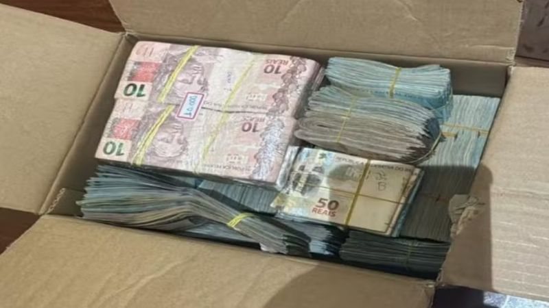 Policiais, advogado e empresário são presos por suspeita de cobrar propina para liberar cargas de celulares de origem irregular