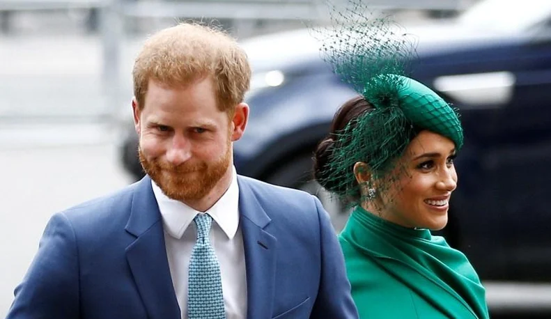 Príncipe Harry e Meghan Markle retornam ao Reino Unido com os filhos após seis anos
