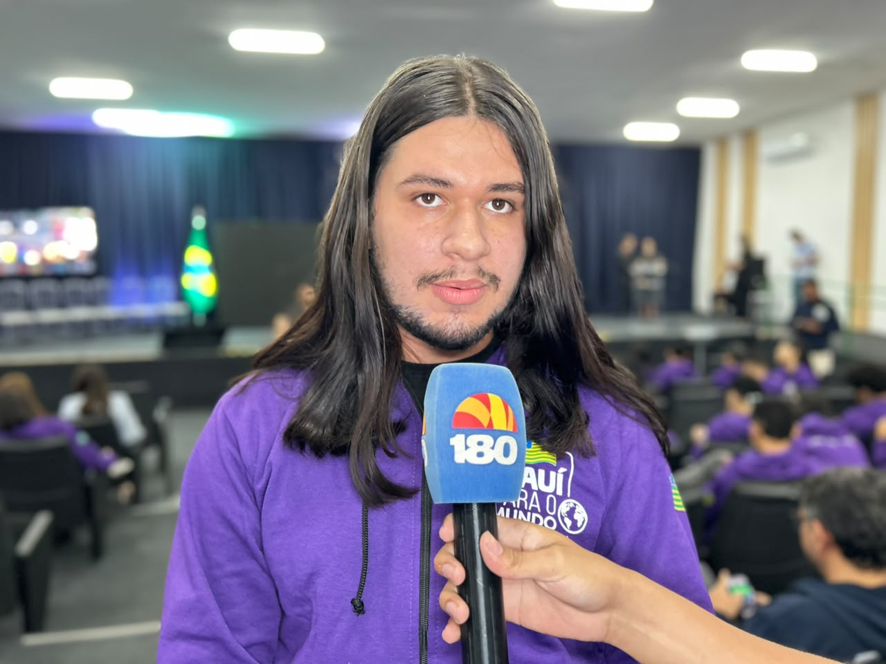 Rafael Alex embarca para Alemanha e destaca importância de tecnologia inclusiva no mercado