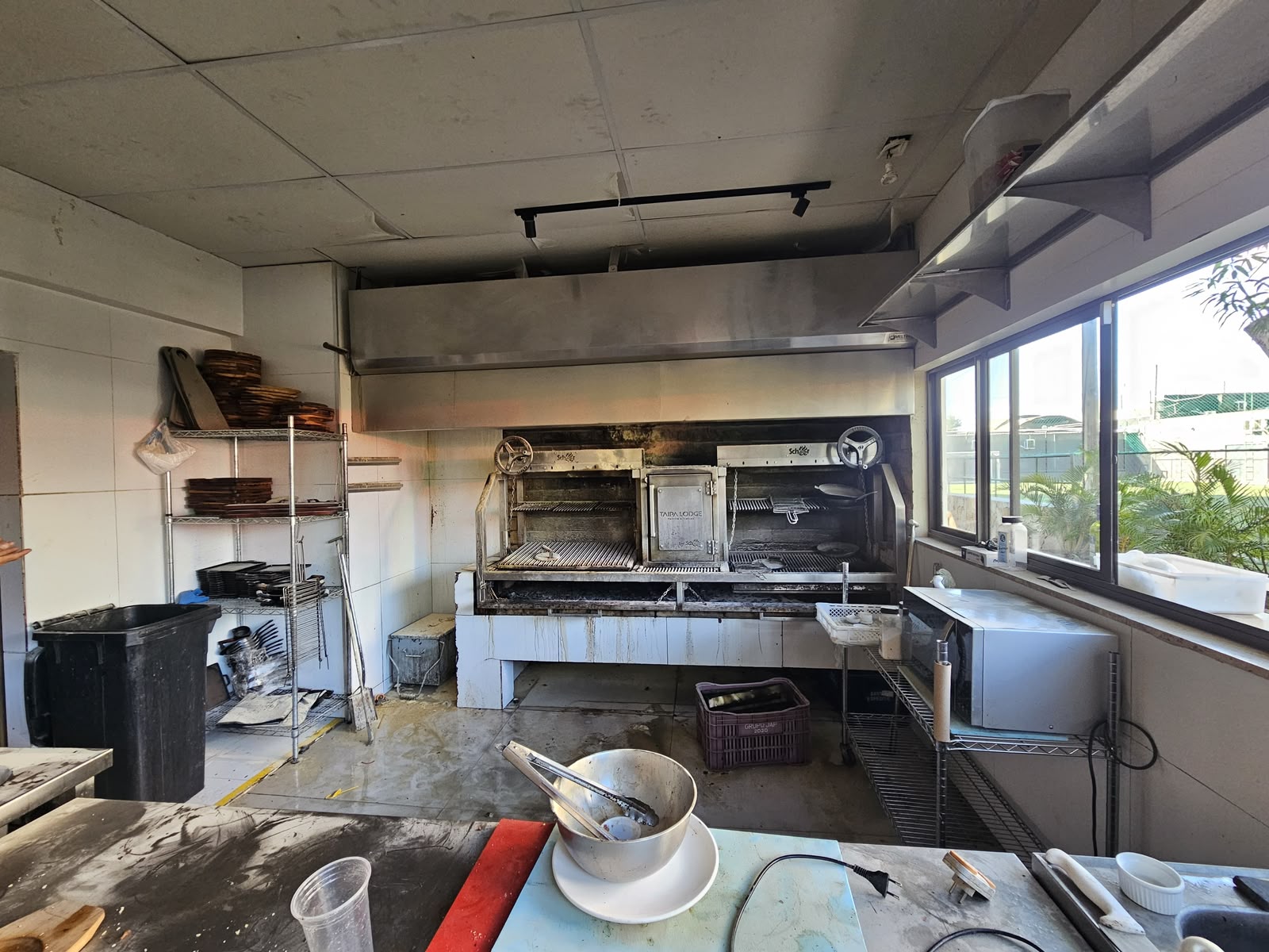 Restaurante é atingido por incêndio após fogo começar em churrasqueira em Teresina