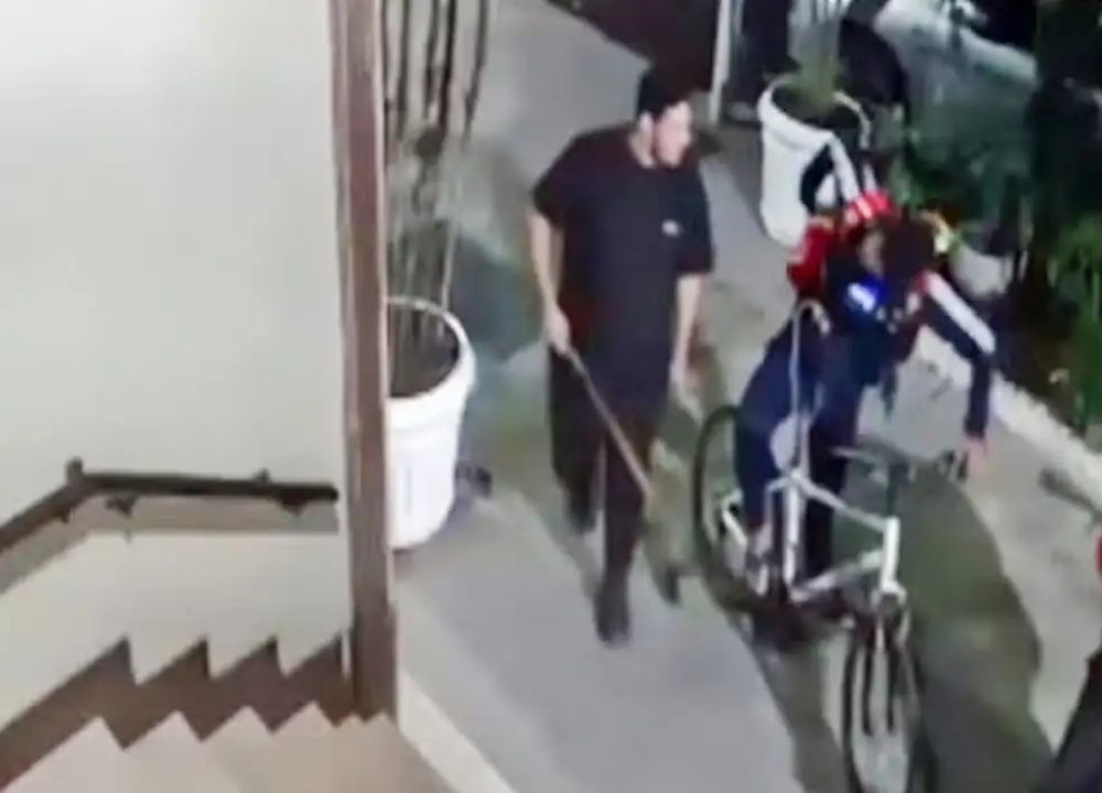 Seguranças de rua são presos por agredir ciclista até a morte no Rio