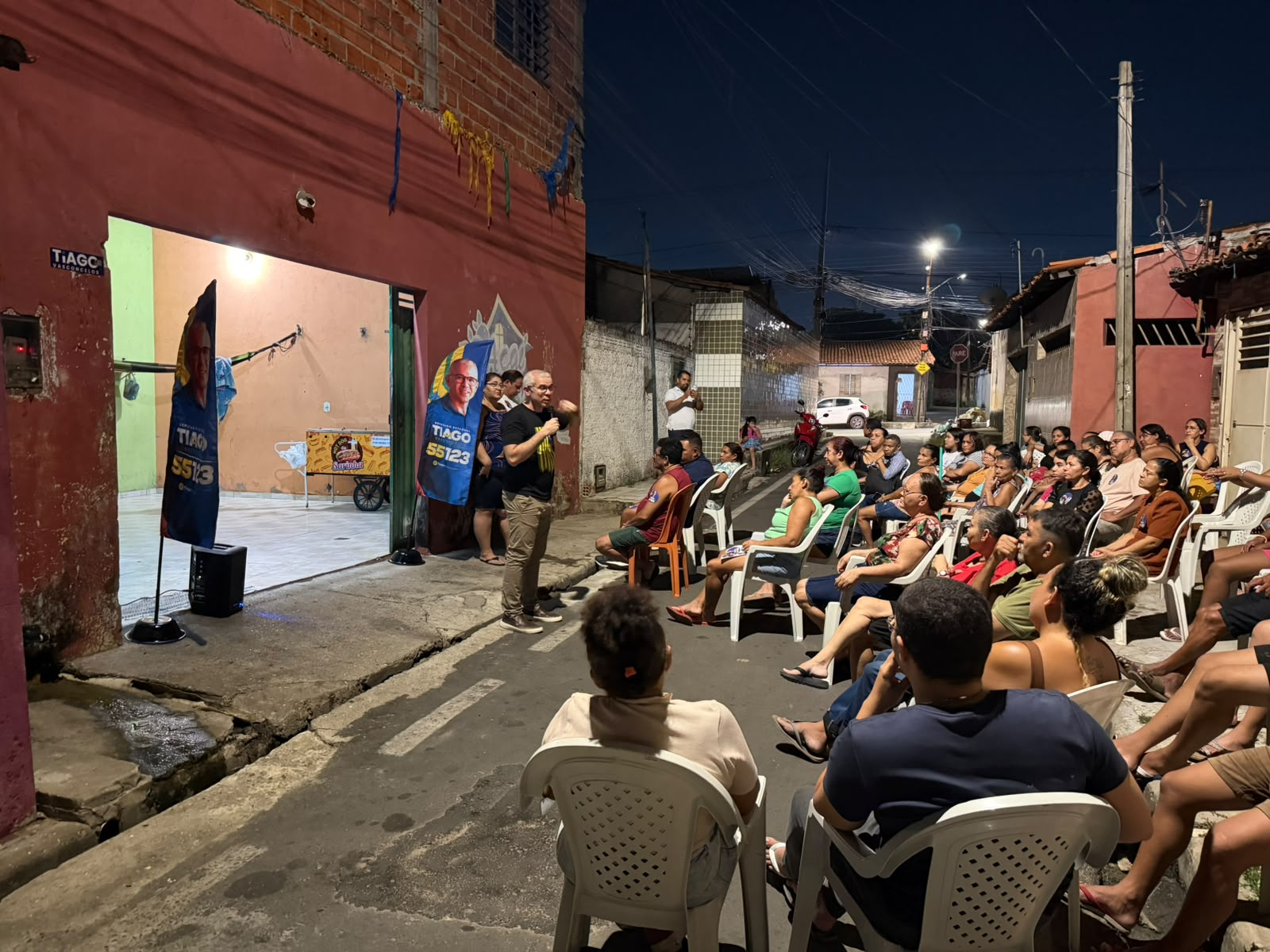 Tiago Vasconcelos fortalece campanha com bate-papo no bairro Monte Castelo, onde nasceu