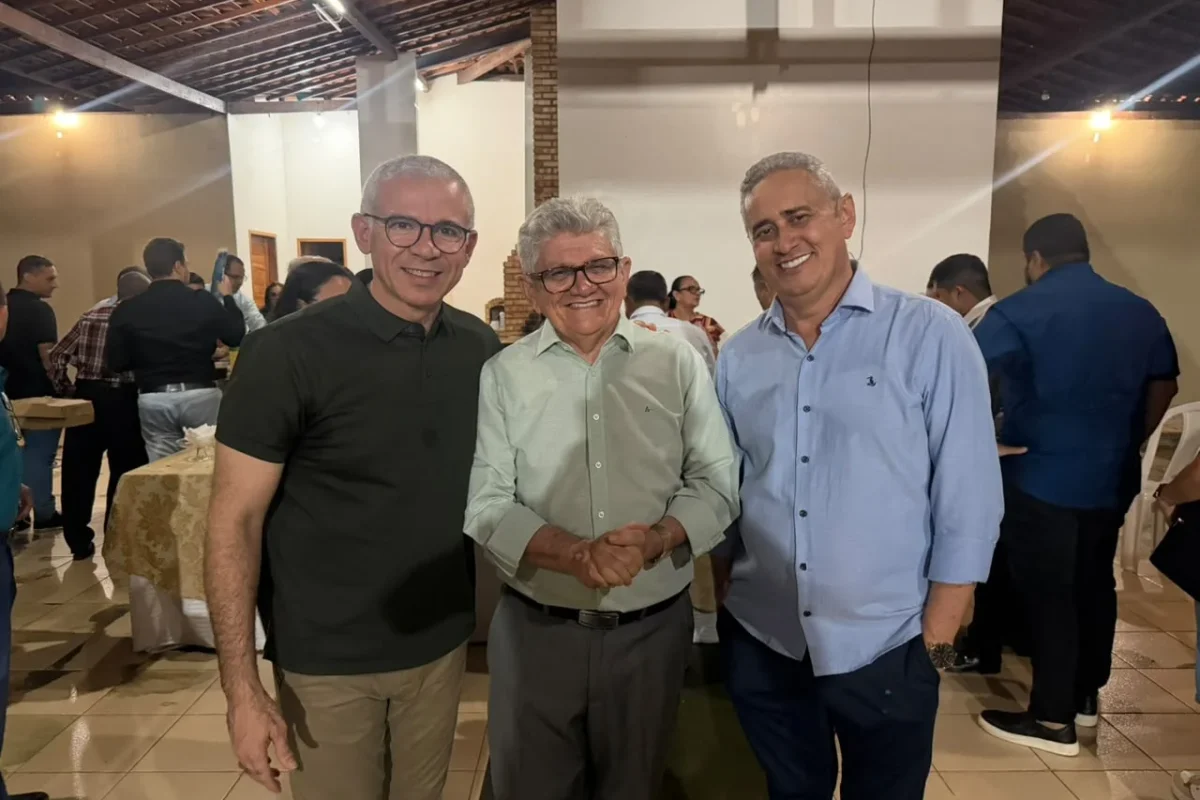 Tiago Vasconcelos se reúne com lideranças da Assembleia de Deus durante agenda em Picos