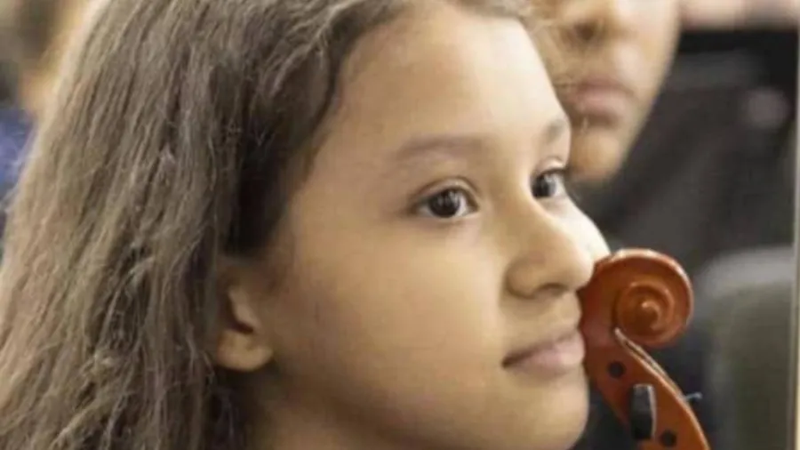 Violinista venezuelana que tocou para o papa Leão 14 morre aos nove anos