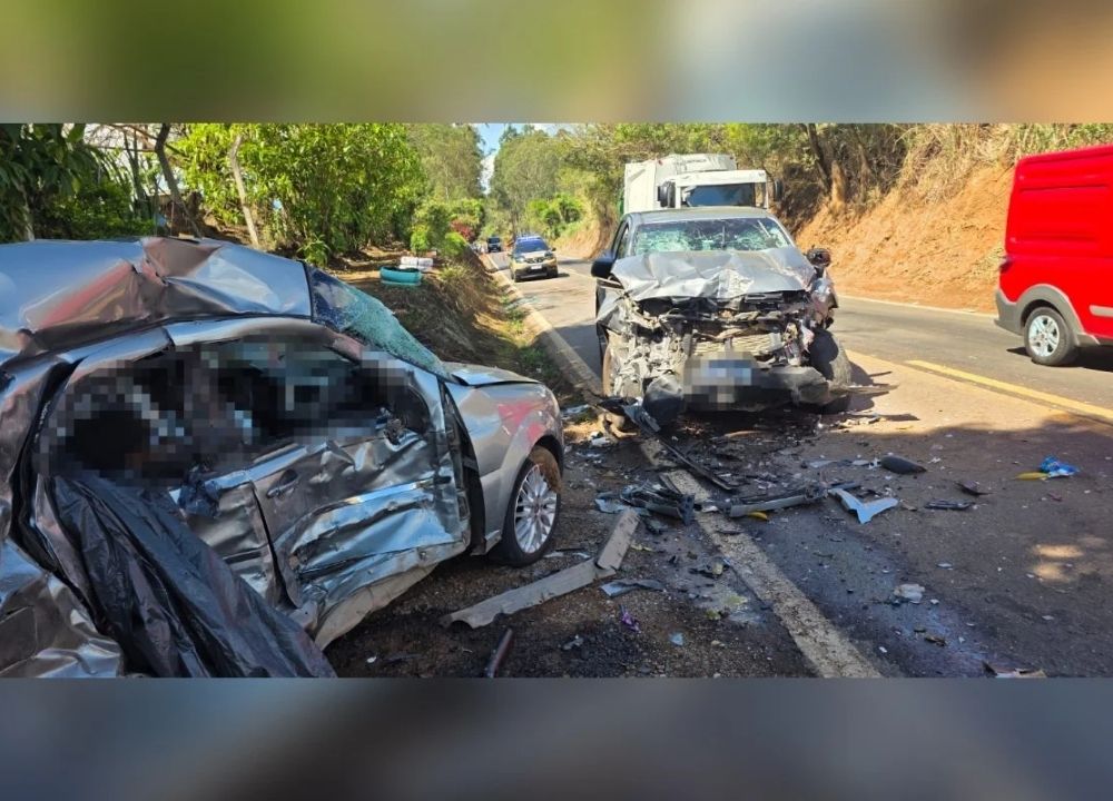 Acidente entre carro e caminhonete deixa três mortos no Sul de Minas