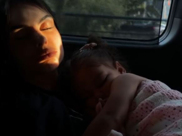 Amanda Kimberlly compartilha aprendizados após viagem com Helena, filha dela com Neymar