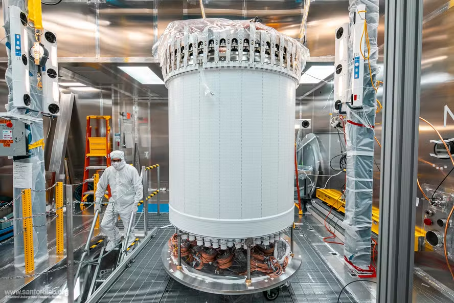 Após décadas de busca, cientistas detectam sinal que pode ser o 1º indício direto de matéria escura