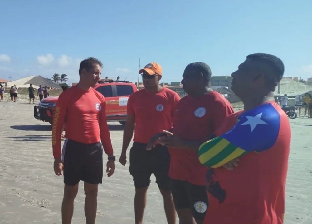 Banhista desaparece após afogamento e buscas têm apoio de helicóptero no litoral do Piauí
