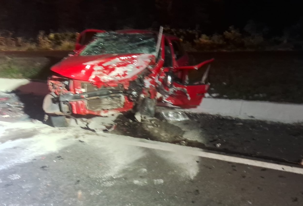 Batida entre dois carros deixa um morto e quatro feridos em Santa Catarina
