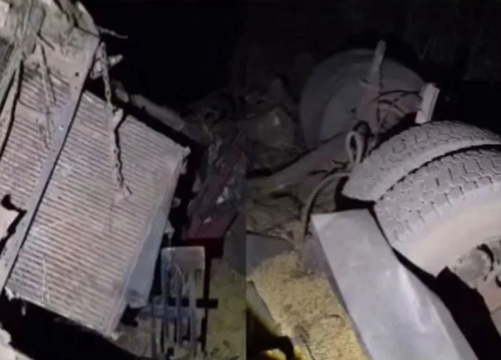 Caminhão tomba na descida de ponte e deixa motorista ferido em Uruçuí