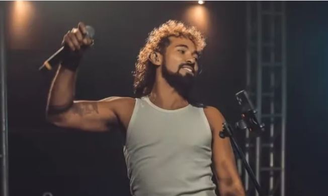 Cantor Davi Leão morre aos 40 anos após parada cardíaca