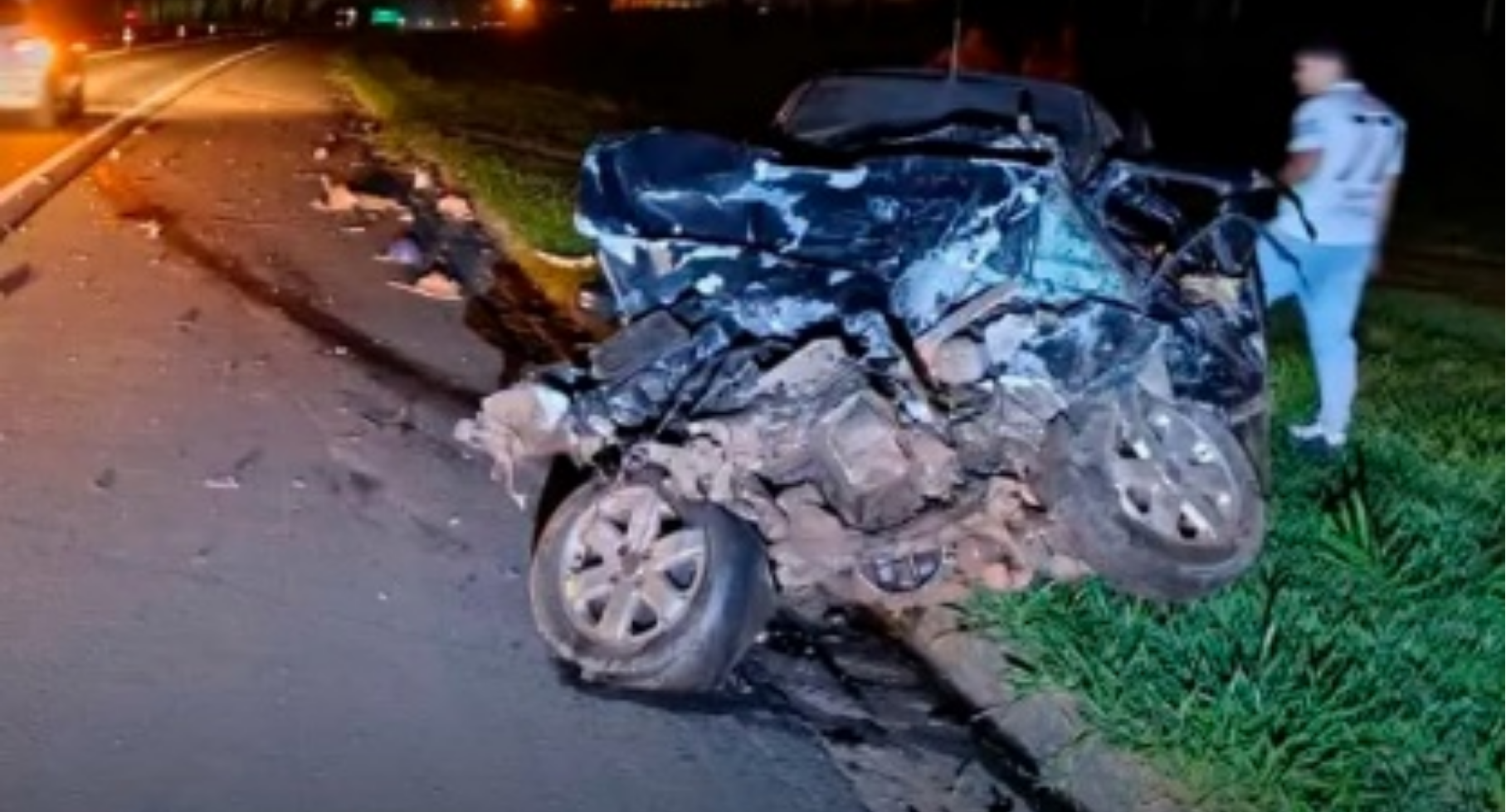 Casal morre e quatro crianças ficam feridas em colisão frontal com caminhão em rodovia