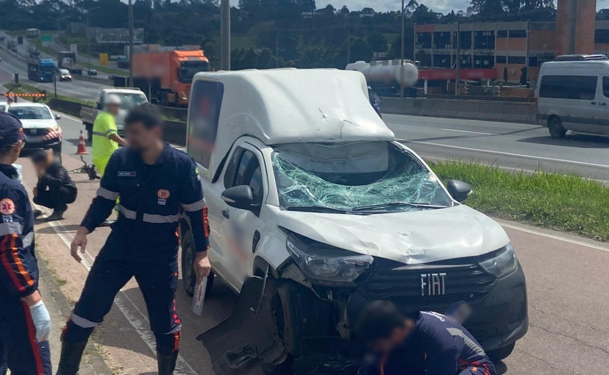 Ciclista morre após grave acidente com furgão na marginal da BR-376