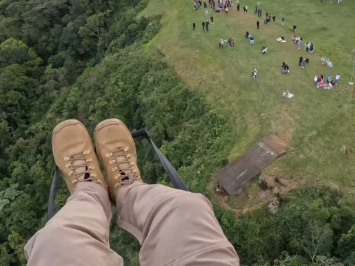 Dentista morre após cair de parapente