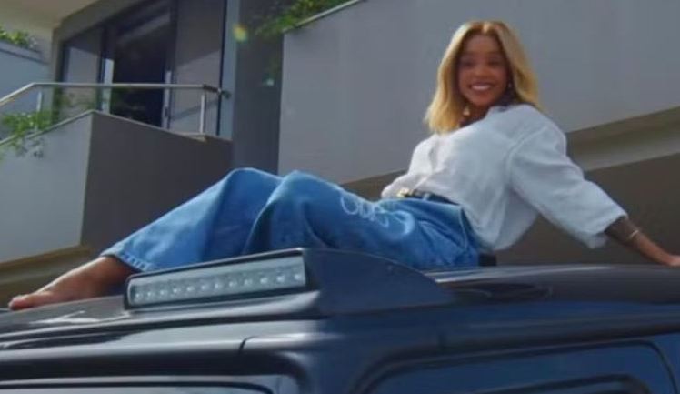 Esposa de Ludmilla mostra coleção de carros