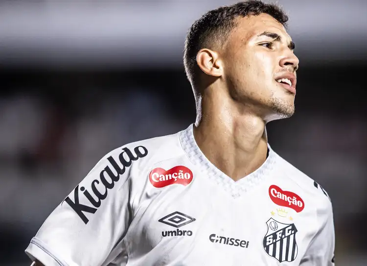 Ex-Chelsea, joia do Santos fecha com clube francês até 2031