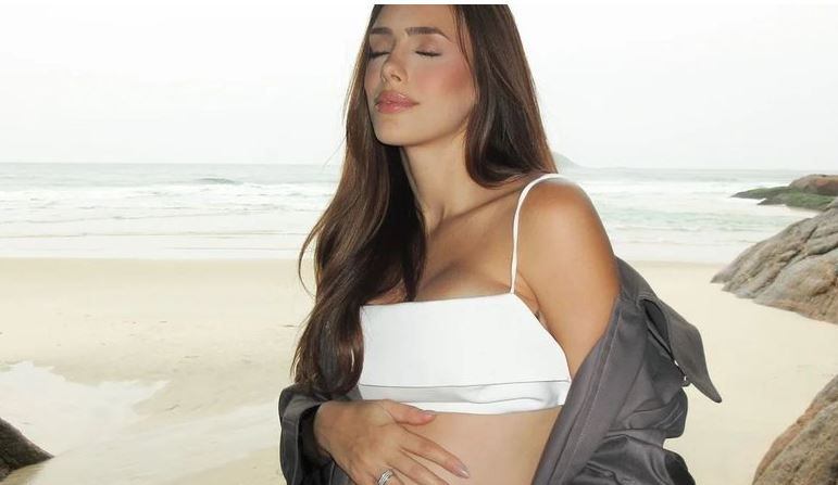 Grávida de Mariah, Bruna Biancardi compartilha ensaio especial à beira-mar