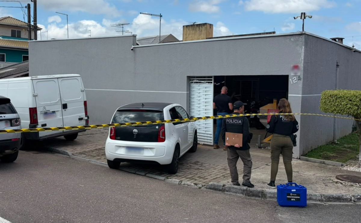 Homem é surpreendido por dupla e morto a tiros dentro de casa no Sítio Cercado; mais de 20 cápsulas são recolhidas