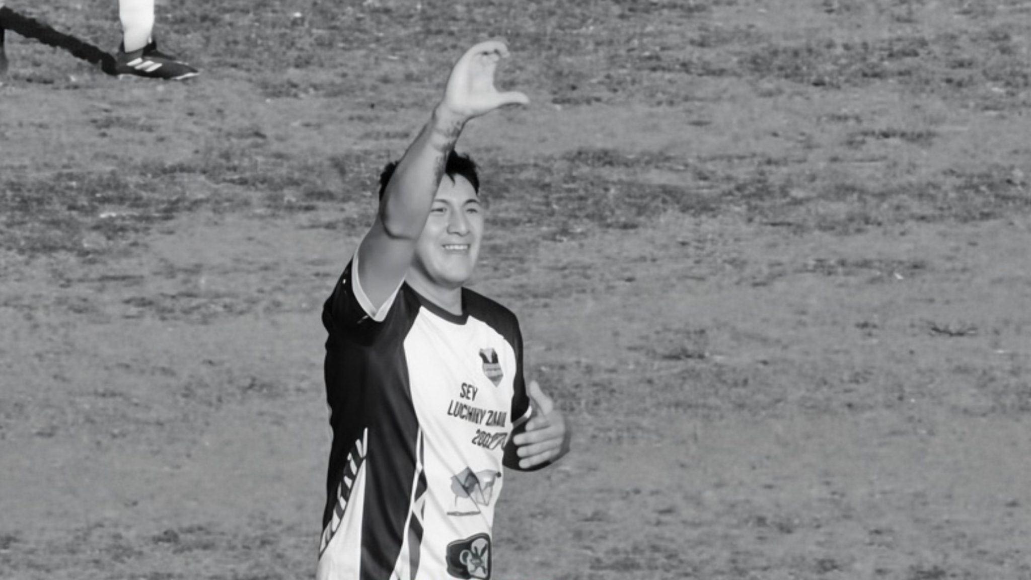 Jogador de 34 anos morre após marcar último gol pelo clube