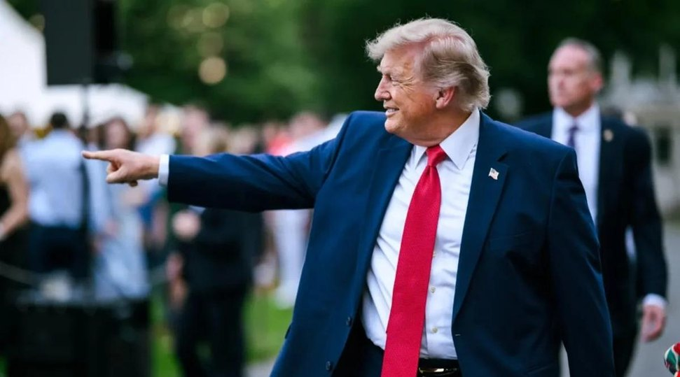 Juiz federal manda Trump restabelecer acesso de jornalistas à Casa Branca