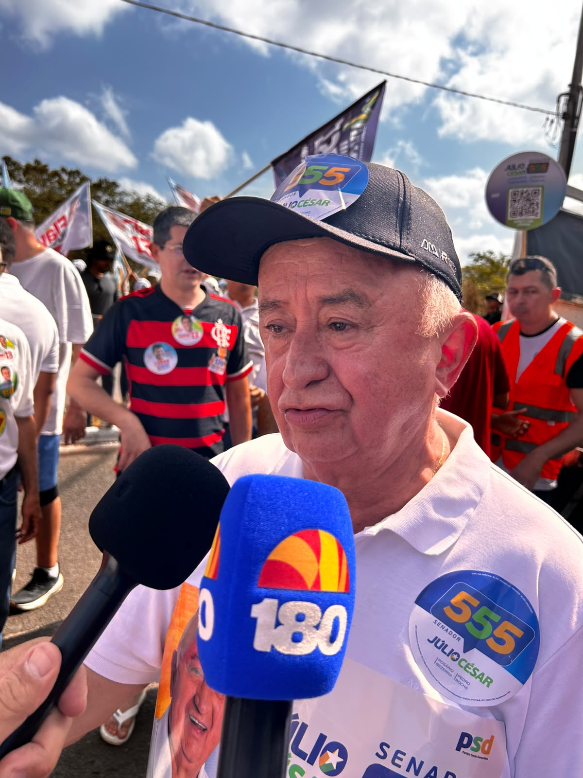Júlio César destaca emoção ao participar de carreata do Time do Povo em Teresina