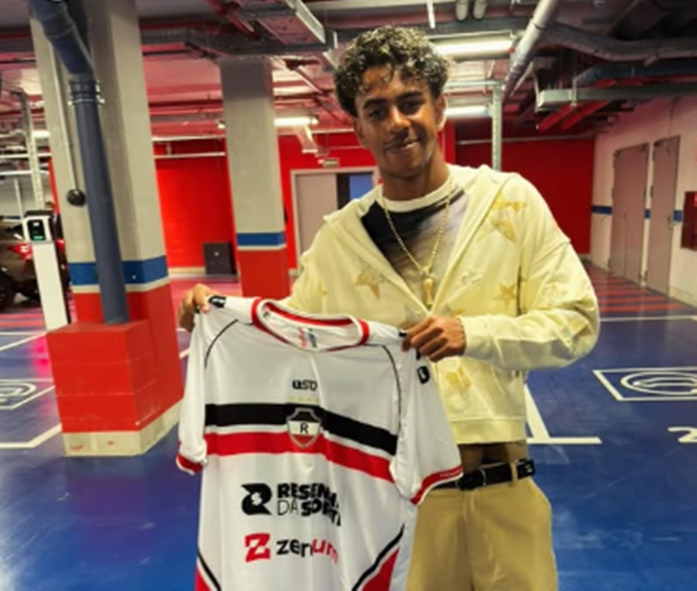 Lamine Yamal com camisa do River-PI