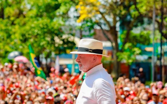 Lula diz que adversários estão “tratando o povo como gado”