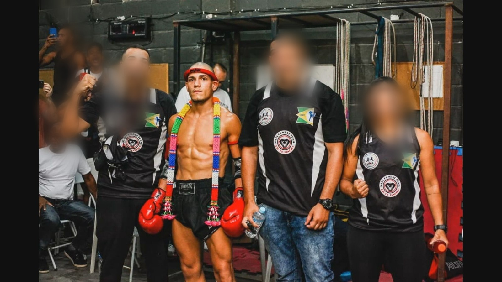 Lutador de muay thai é morto a tiros em bar após ser confundido com agressor