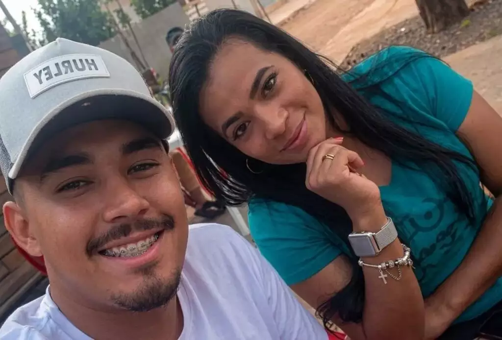 Mãe e filho são encontrados mortos com marcas de tiros