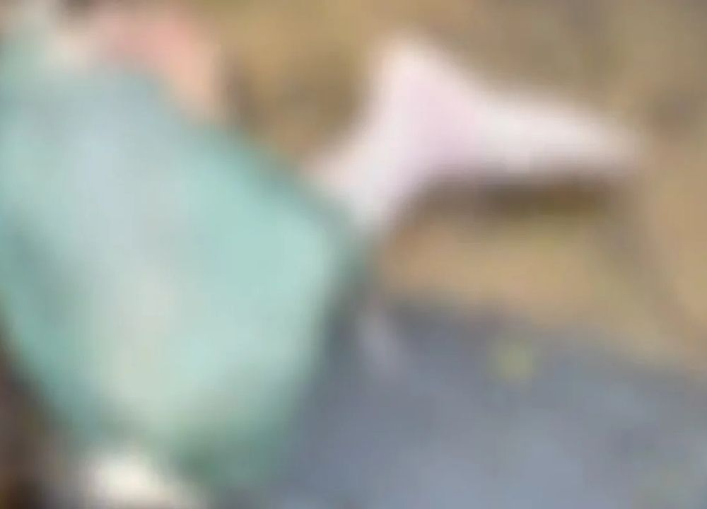 Mala com pernas humanas é encontrada boiando no mar em SP