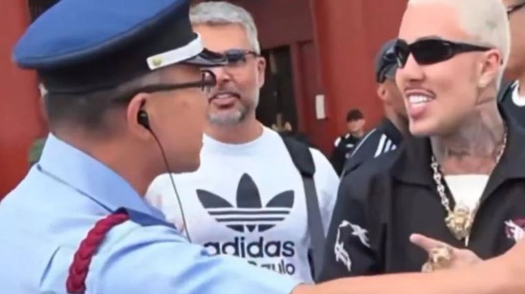 MC Daniel é abordado no Japão durante viagem