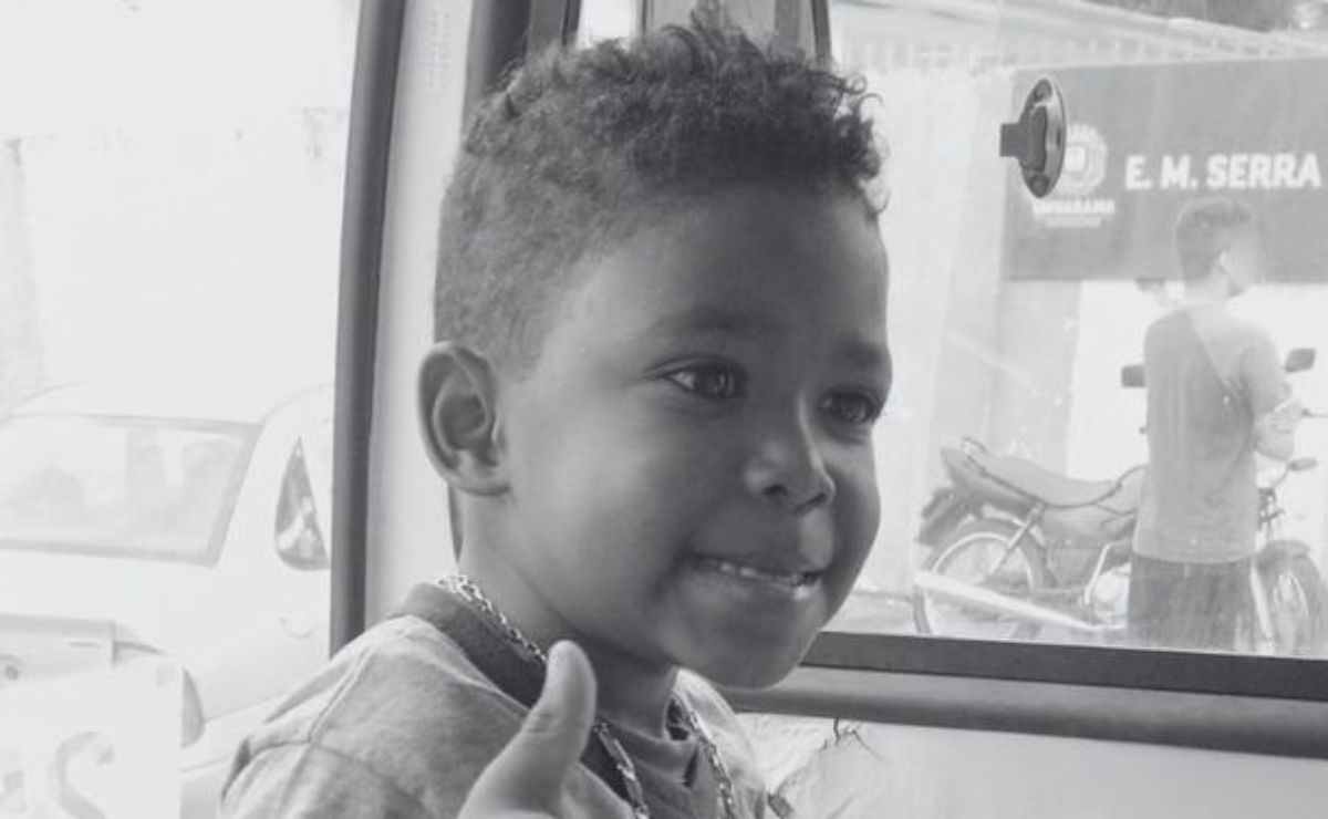 Menino de 5 anos que morreu soterrado enquanto brincava em obra de açude é identificado