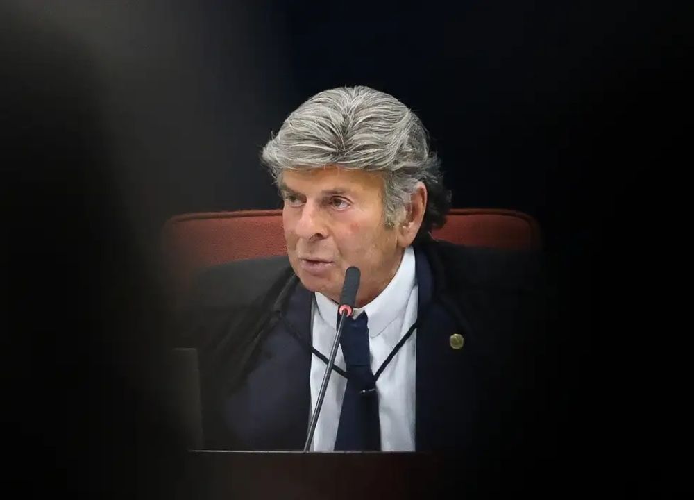 Ministro Fux pede a Senado posição sobre acessos de Vorcaro e esposa de Moraes