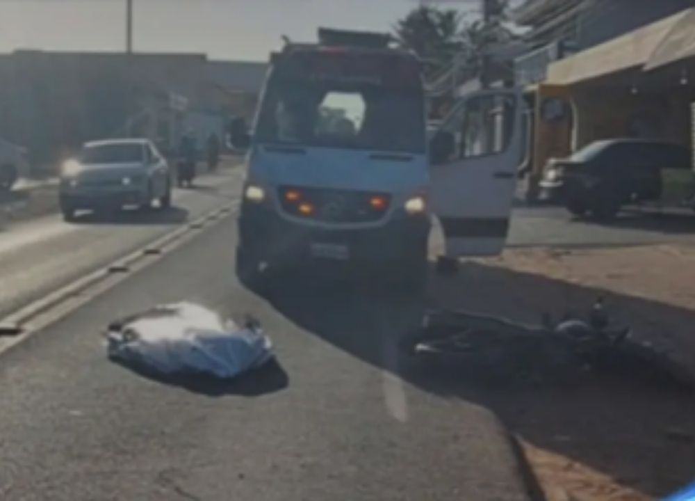 Motociclista morre após cair e ser atingido por ônibus em Luís Correia