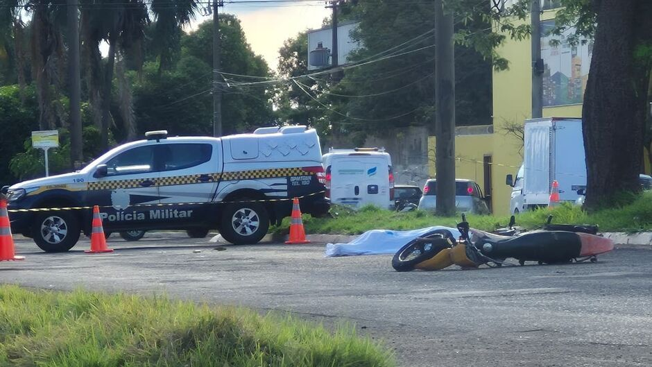 Motociclista que morreu ao bater em árvore em Campo Grande é identificado