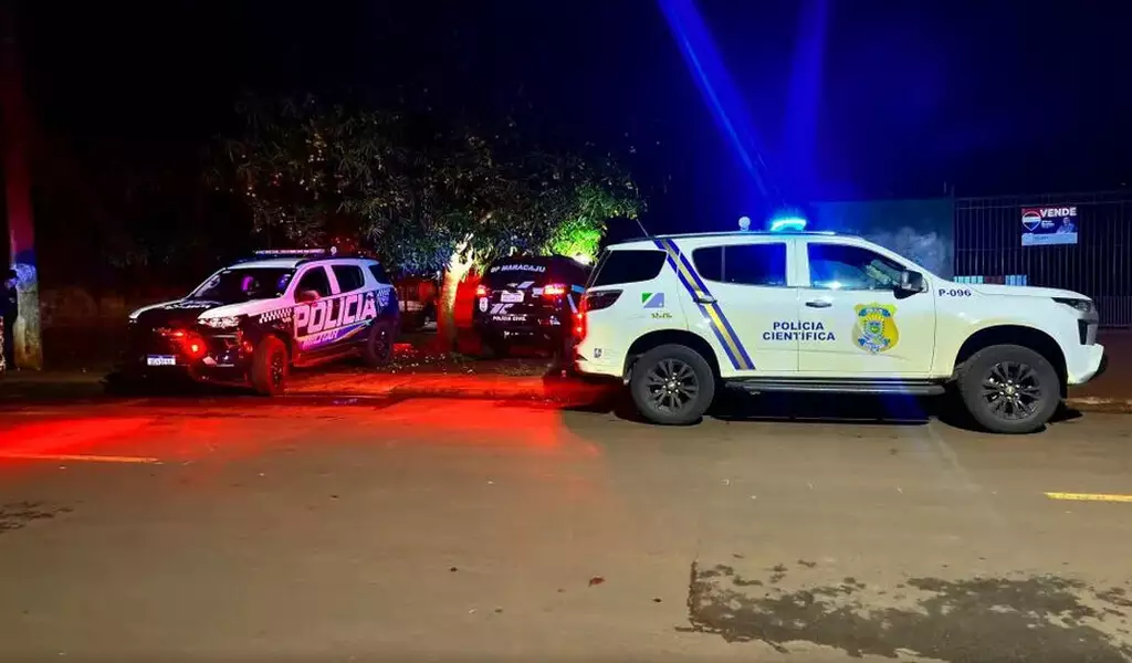 Mulher é executada a tiros e homem fica ferido durante ataque em residência... veja mais em https://www.campograndenews.com.br/cidades/interior/mulher-e-executada-a-tiros-e-homem-fica-ferido-durante-ataque-em-residencia